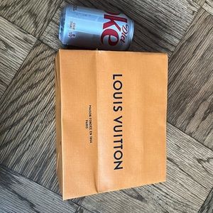 Small Louis Vuitton paper shopping bag